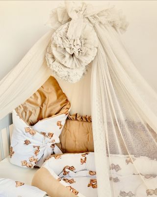 Jedna medvídková postýlka už čeká na malého méďu 🧸🤎 Kolekce méďové k dostání zde: https://www.bavulenka.cz/medove/...