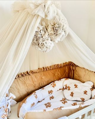 Jedna medvídková postýlka už čeká na malého méďu 🧸🤎 Kolekce méďové k dostání zde: https://www.bavulenka.cz/medove/...