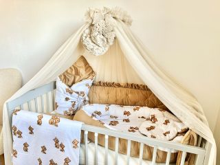 Jedna medvídková postýlka už čeká na malého méďu 🧸🤎 Kolekce méďové k dostání zde: https://www.bavulenka.cz/medove/...